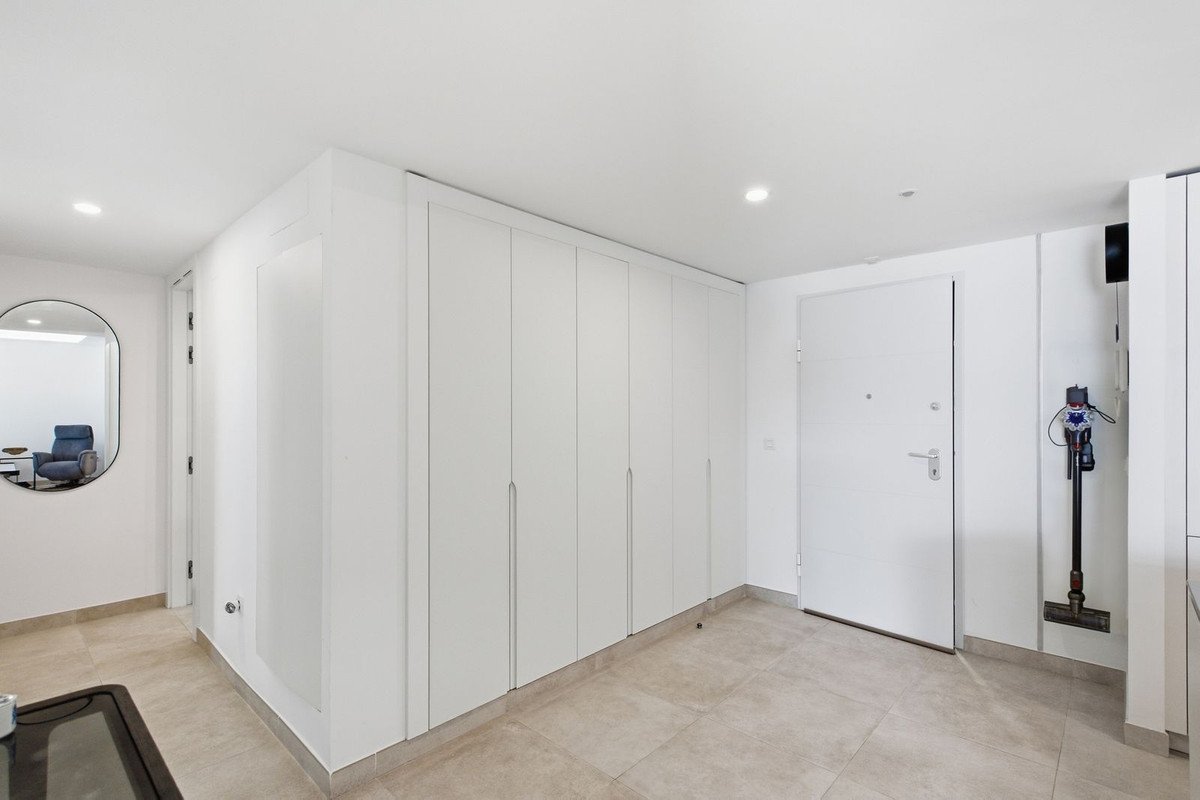 2 Bed Middle Floor Apartment in Fuengirola