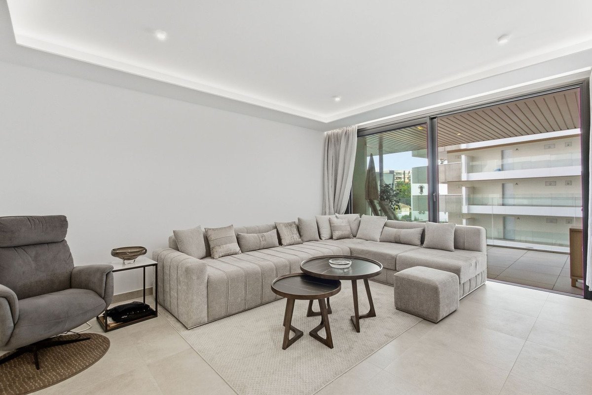 2 Bed Middle Floor Apartment in Fuengirola