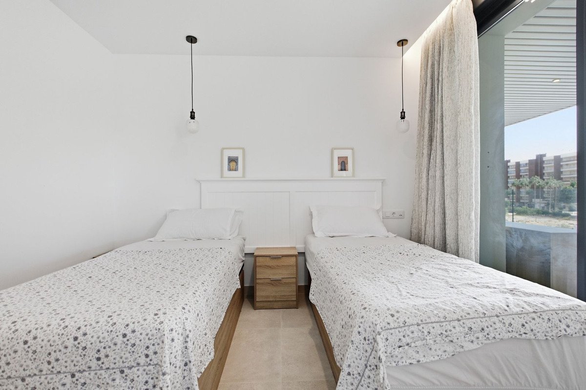 2 Bed Middle Floor Apartment in Fuengirola