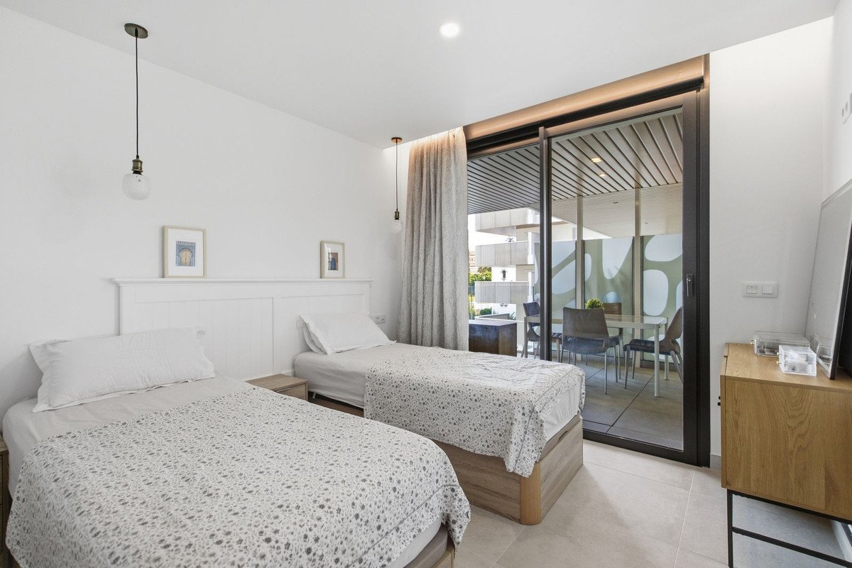 2 Bed Middle Floor Apartment in Fuengirola