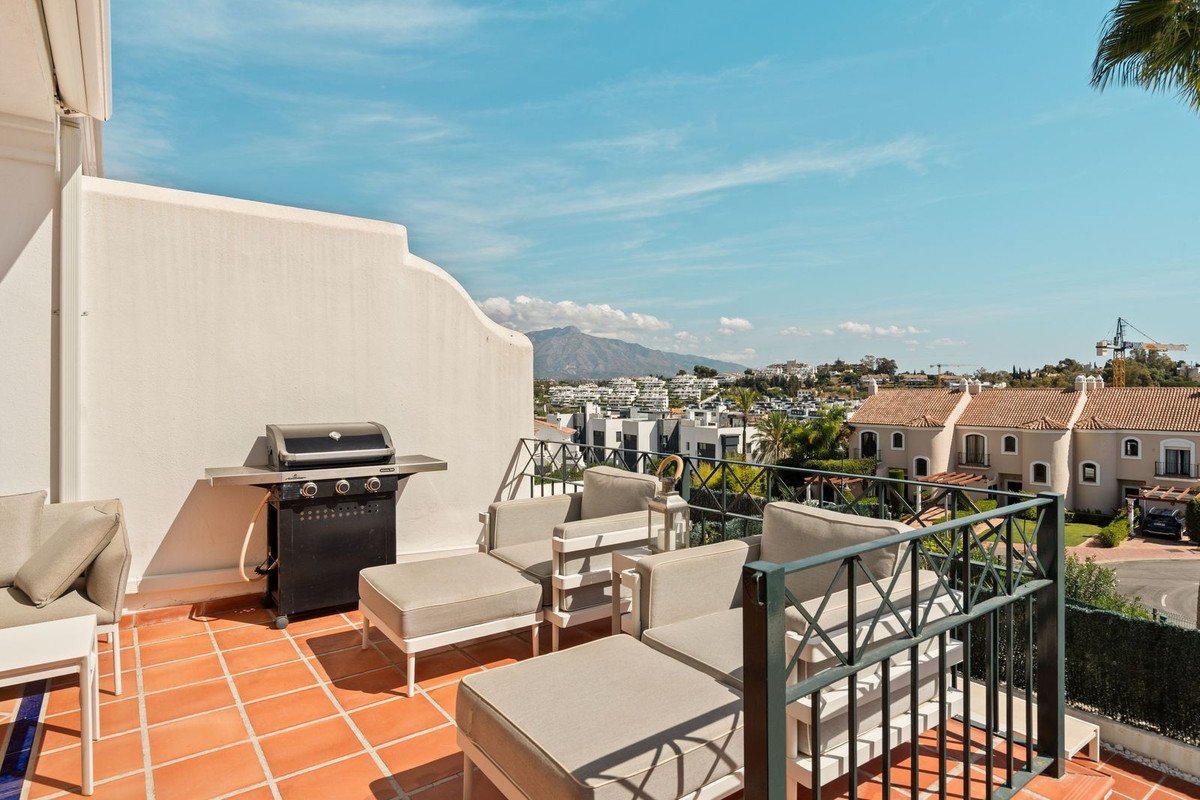 3 Bed Townhouse in El Paraiso