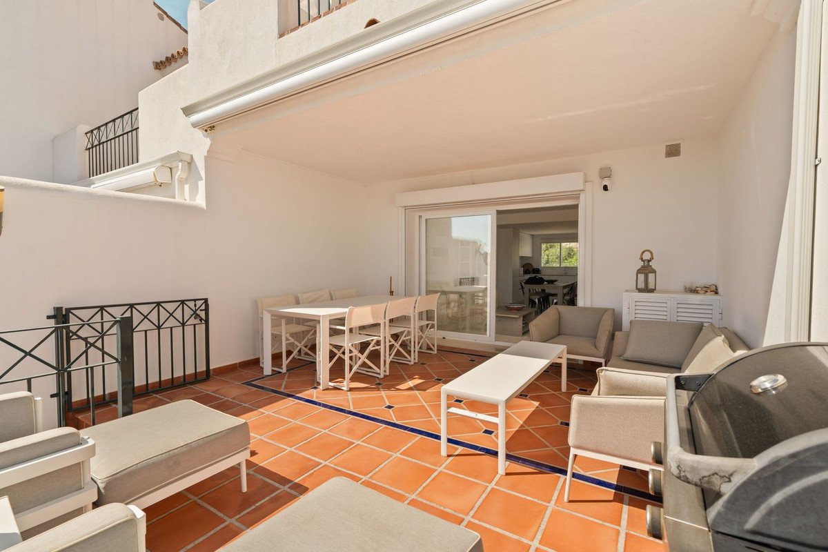 3 Bed Townhouse in El Paraiso