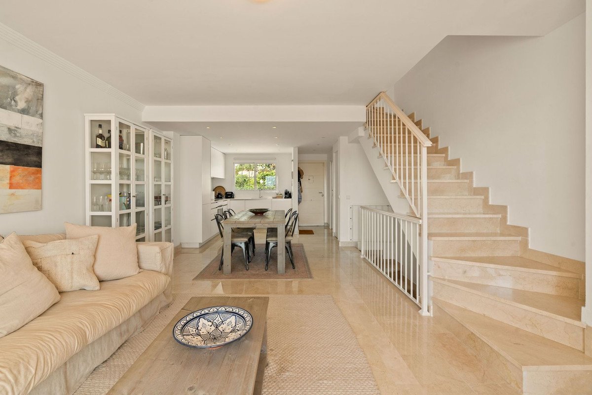 3 Bed Townhouse in El Paraiso