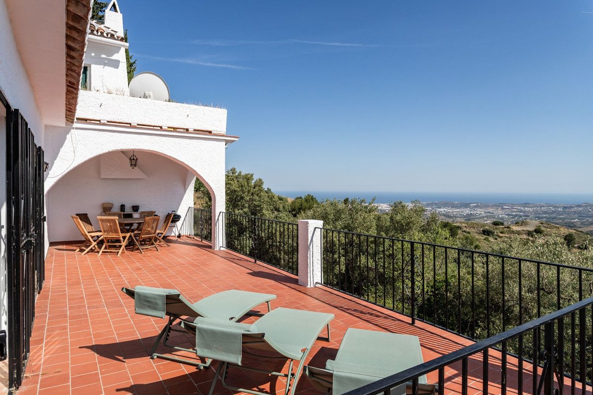 4 Bed Detached Villa in Valtocado