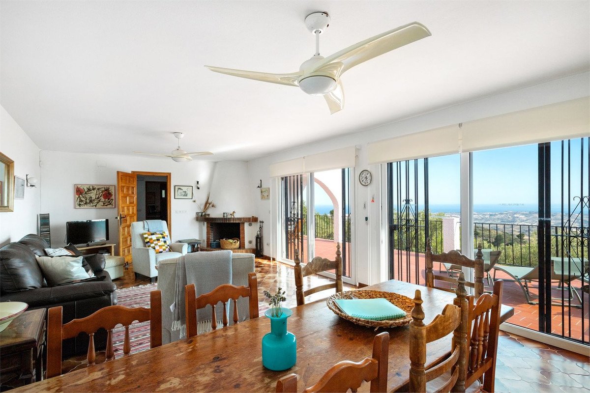 4 Bed Detached Villa in Valtocado