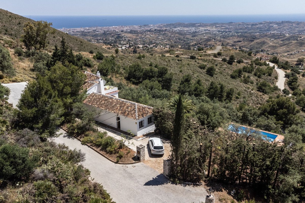 4 Bed Detached Villa in Valtocado