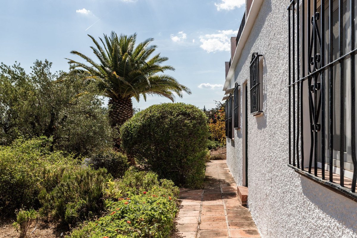 4 Bed Detached Villa in Valtocado