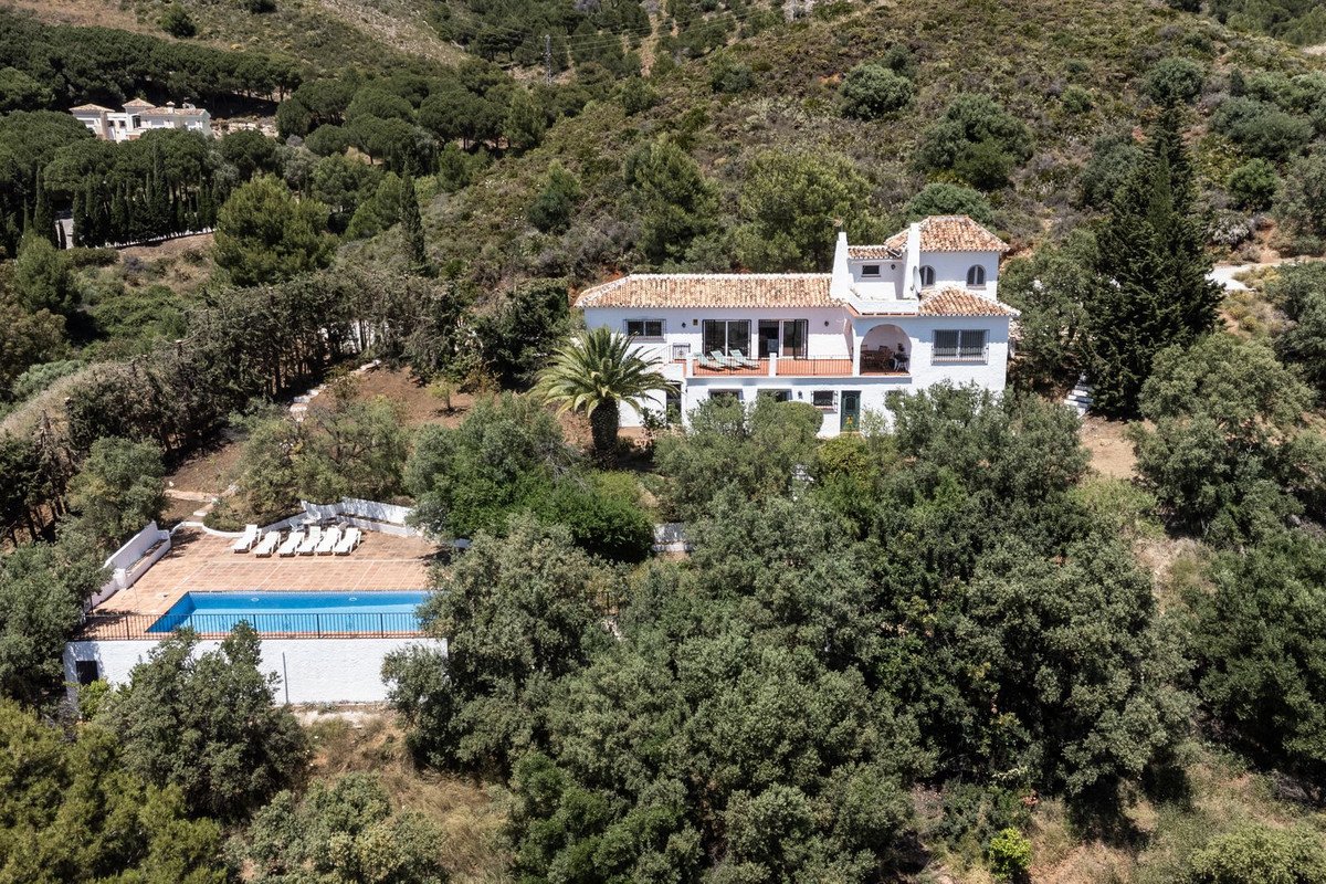 4 Bed Detached Villa in Valtocado
