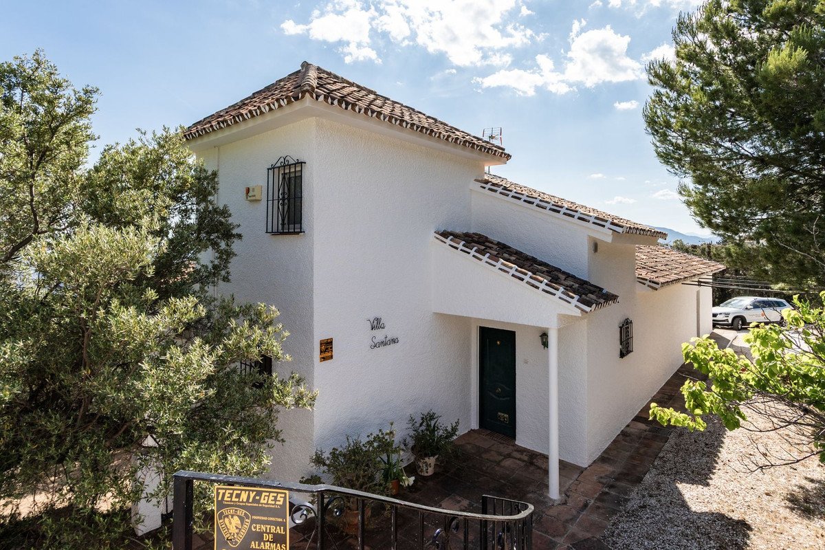 4 Bed Detached Villa in Valtocado