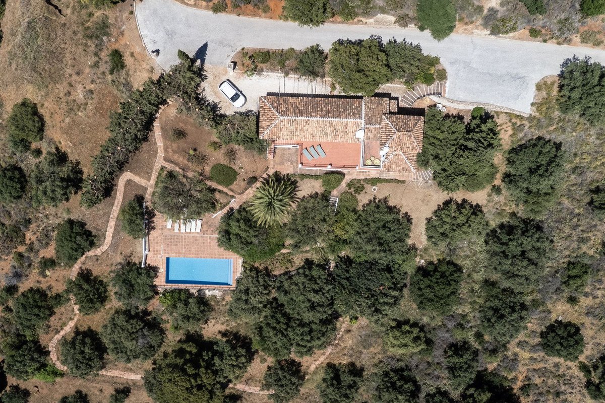 4 Bed Detached Villa in Valtocado