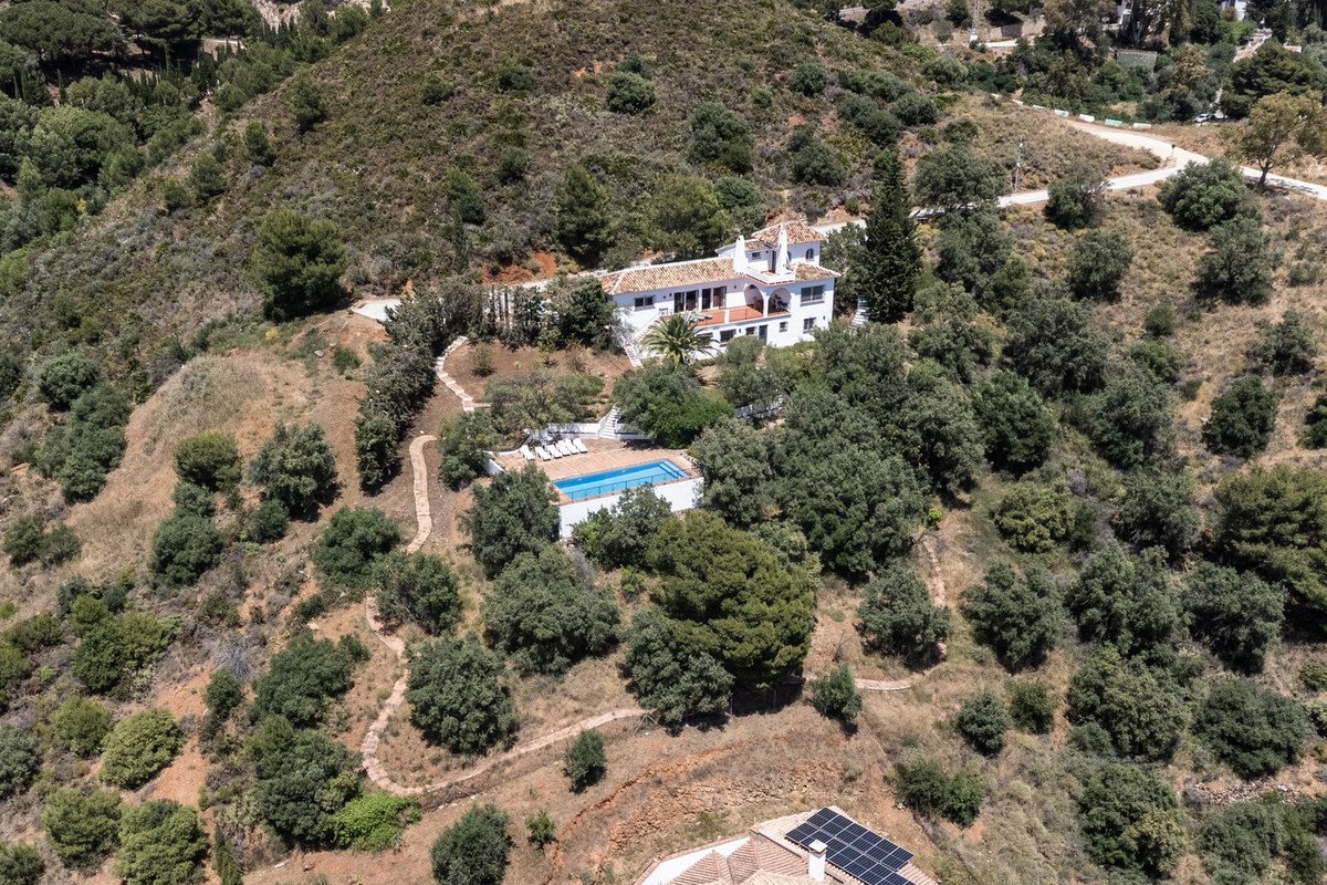 4 Bed Detached Villa in Valtocado