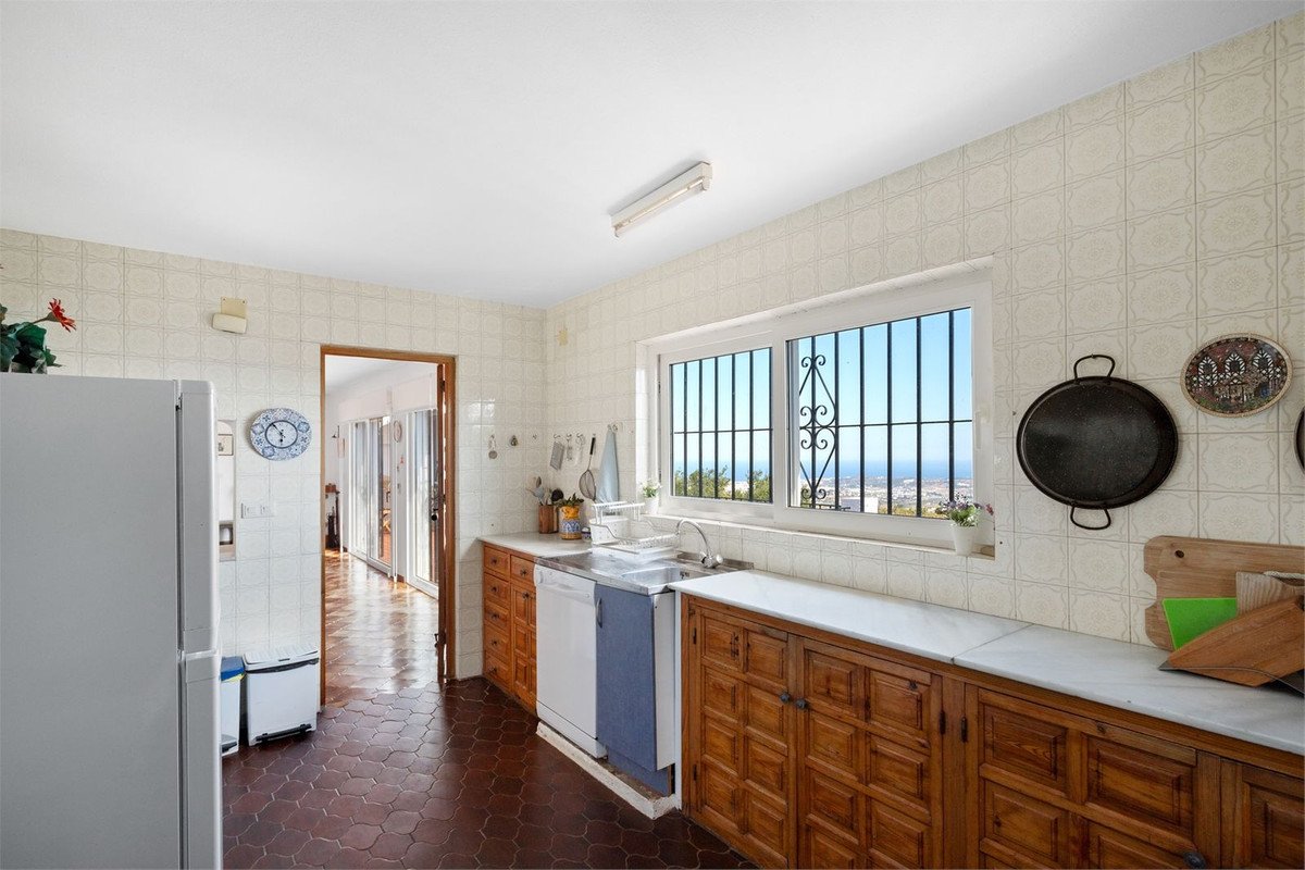 4 Bed Detached Villa in Valtocado