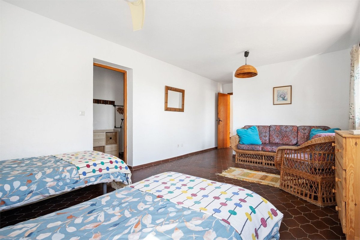4 Bed Detached Villa in Valtocado