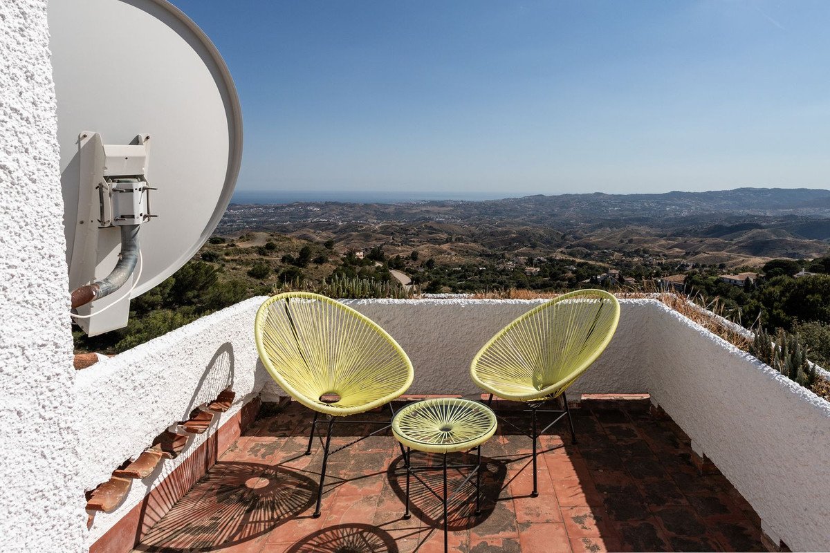 4 Bed Detached Villa in Valtocado