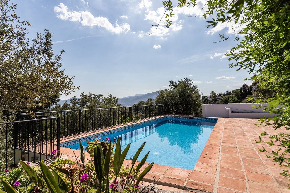 4 Bed Detached Villa in Valtocado