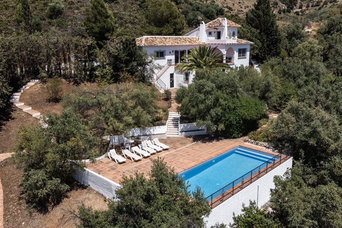 4 Bed Detached Villa in Valtocado
