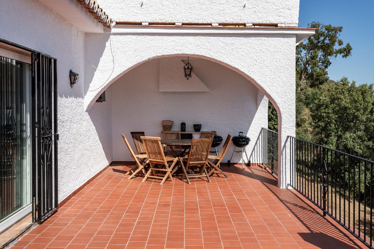 4 Bed Detached Villa in Valtocado