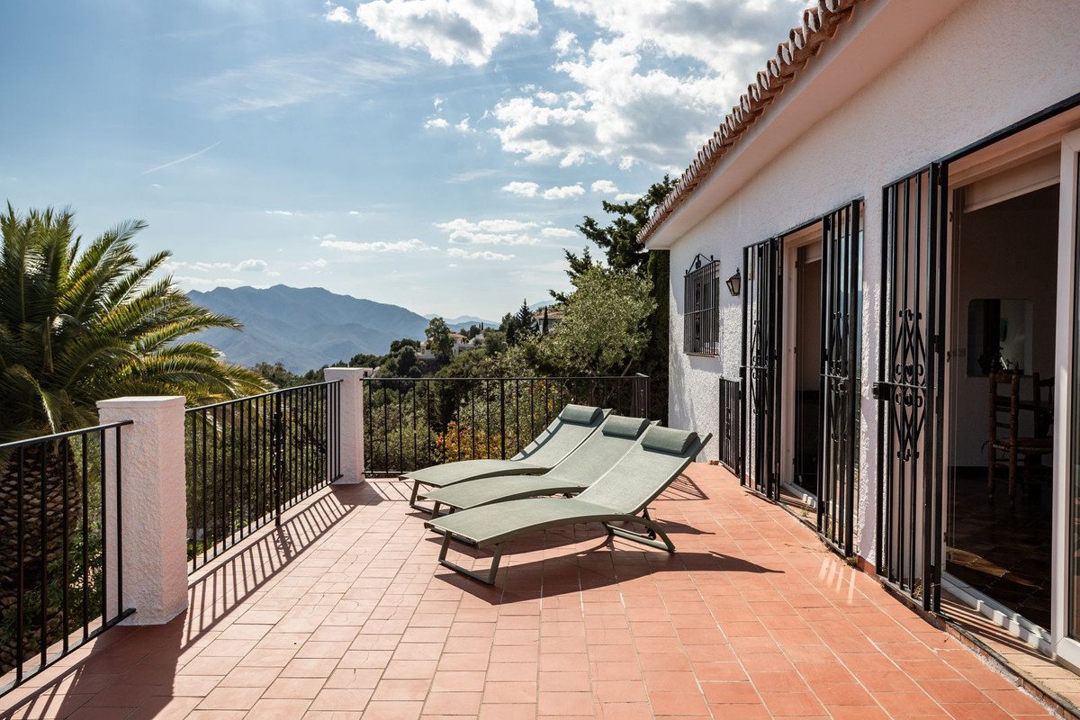 4 Bed Detached Villa in Valtocado