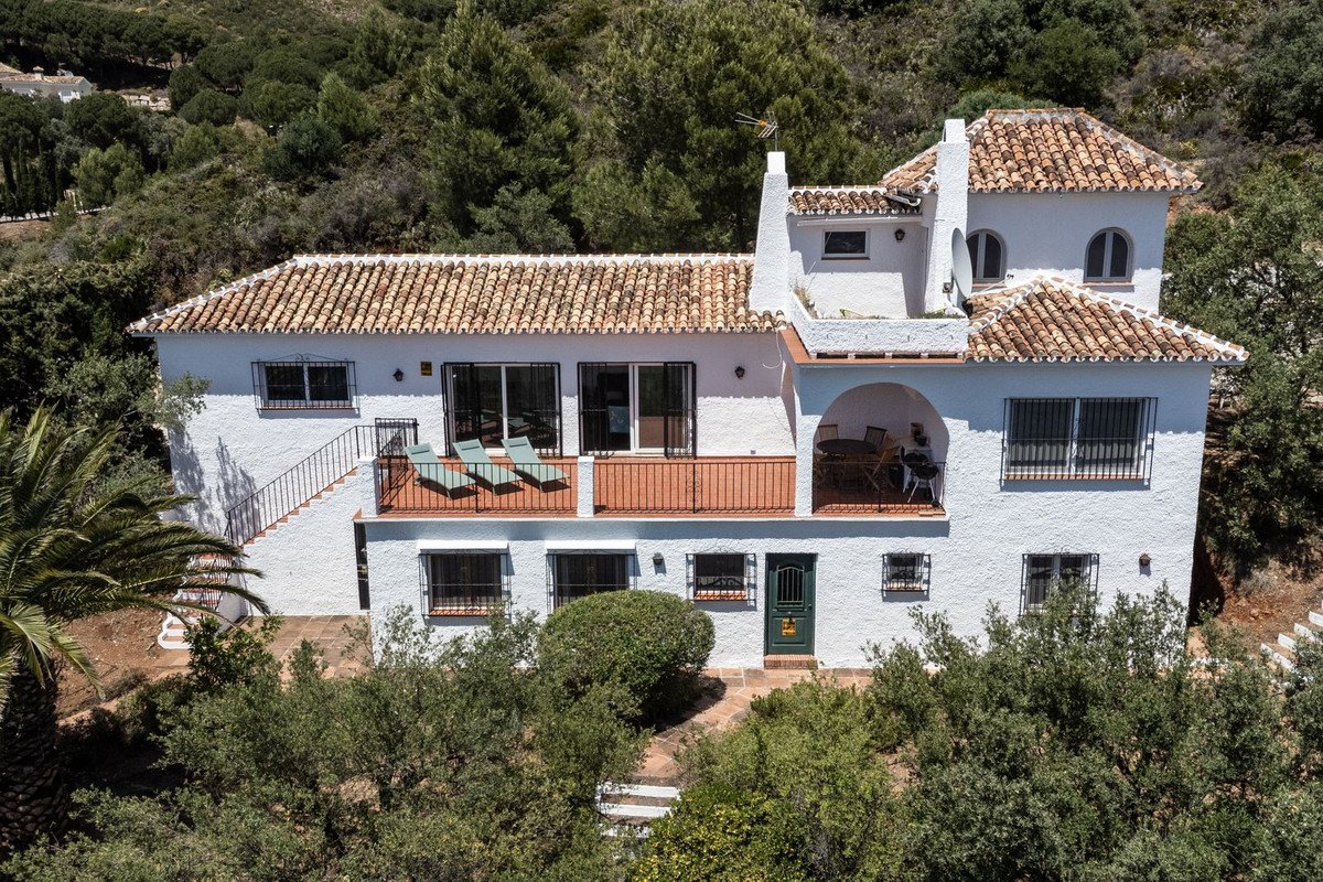 4 Bed Detached Villa in Valtocado
