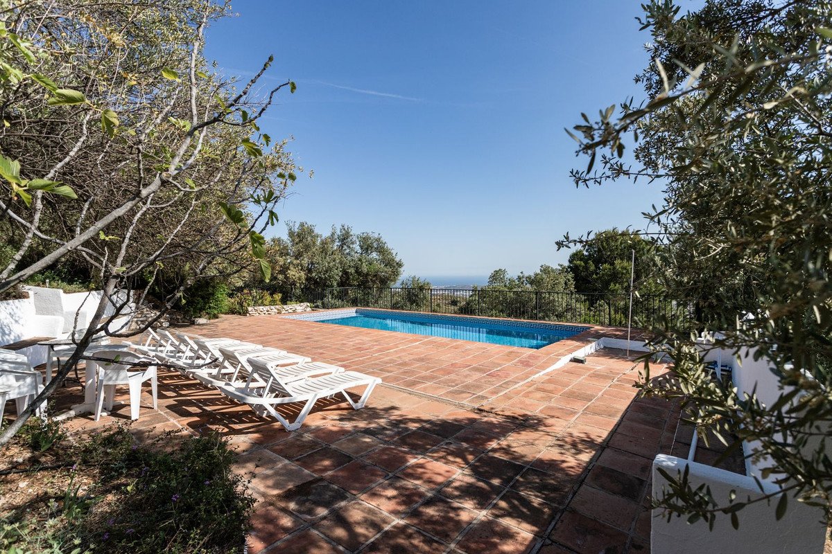 4 Bed Detached Villa in Valtocado