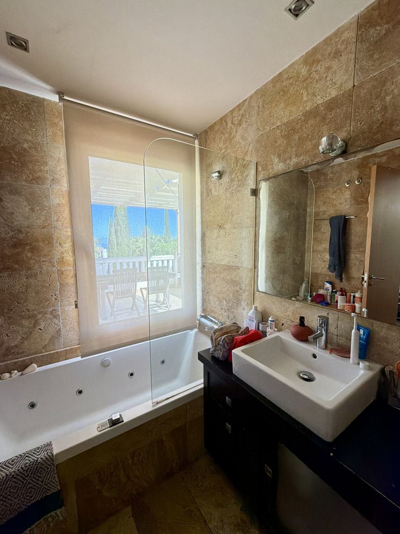 4 Bed Semi-Detached House in Benalmadena