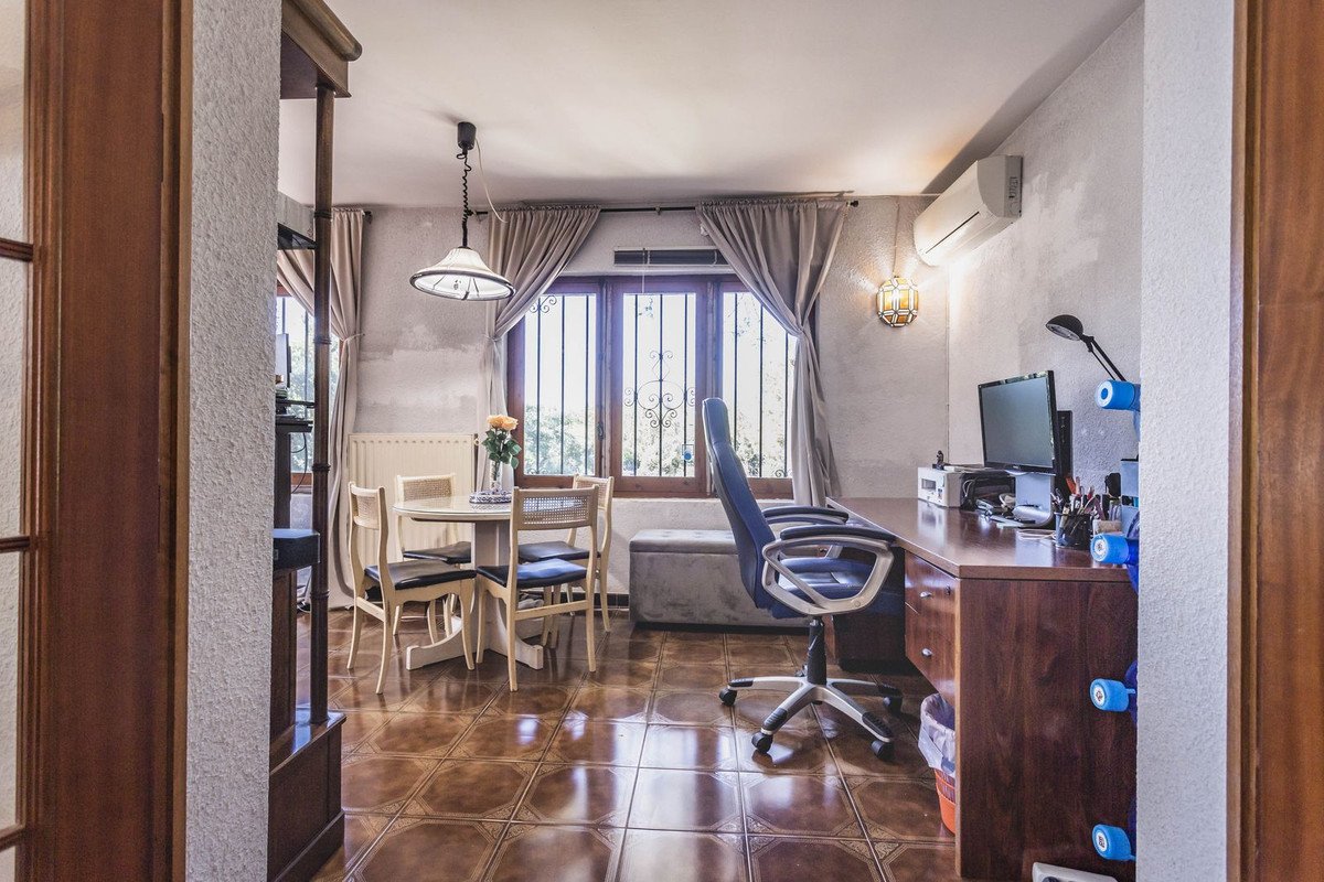 6 Bed Detached Villa in Elviria