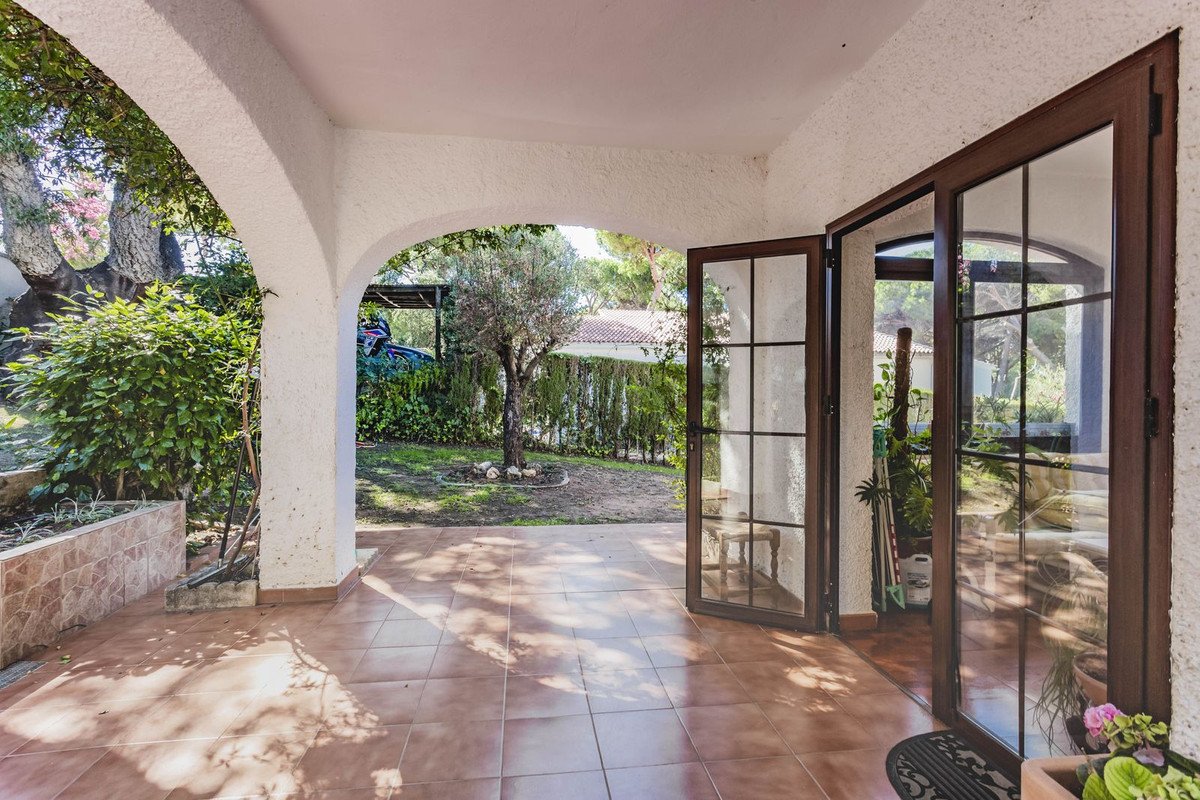 6 Bed Detached Villa in Elviria