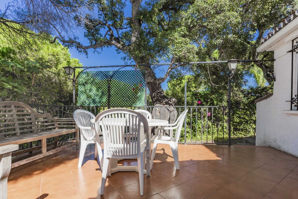6 Bed Detached Villa in Elviria