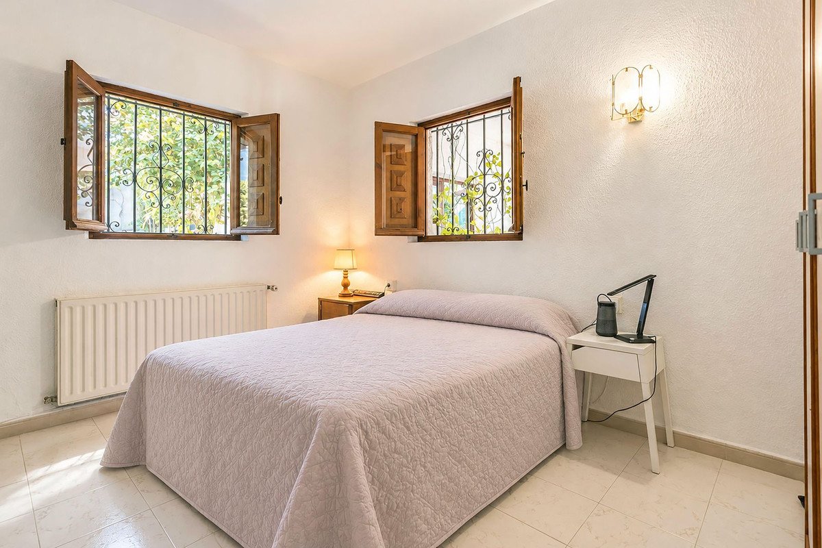 6 Bed Detached Villa in Elviria