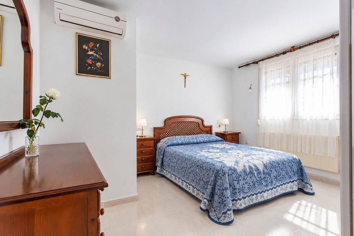 6 Bed Detached Villa in Elviria