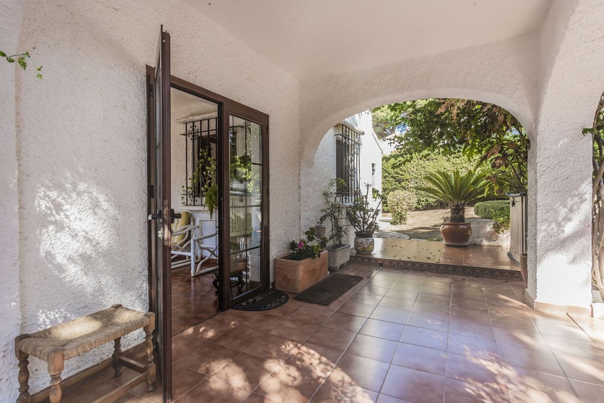 6 Bed Detached Villa in Elviria