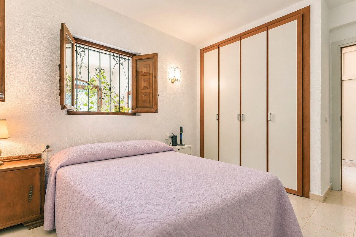 6 Bed Detached Villa in Elviria
