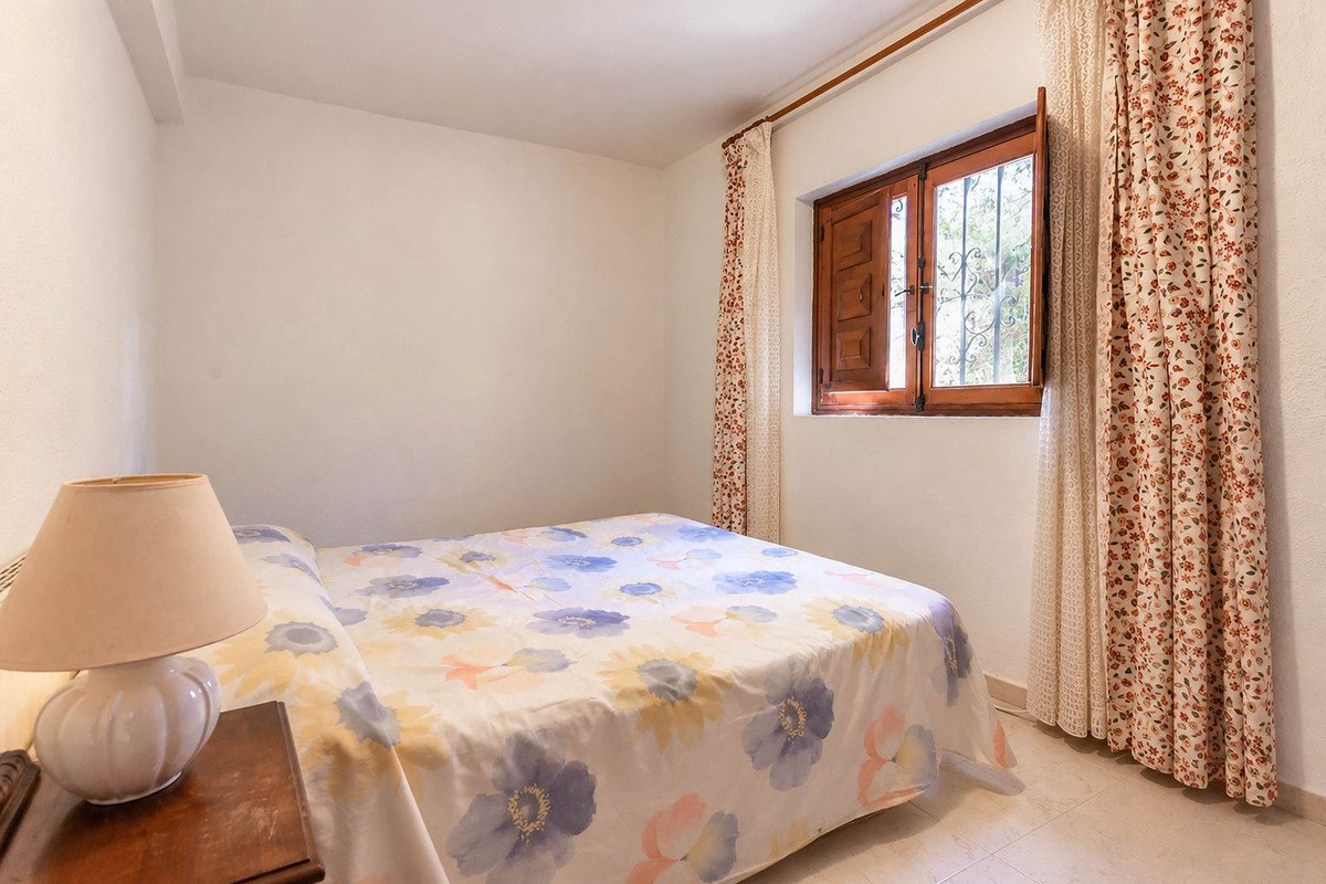 6 Bed Detached Villa in Elviria