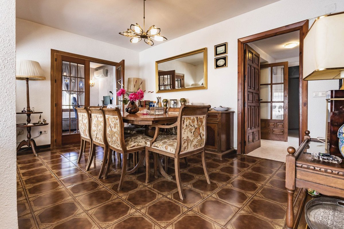 6 Bed Detached Villa in Elviria