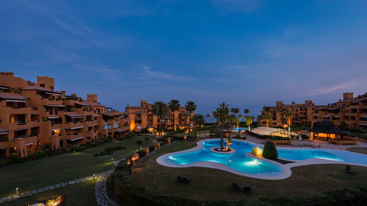 3 Bed Middle Floor Apartment in Estepona