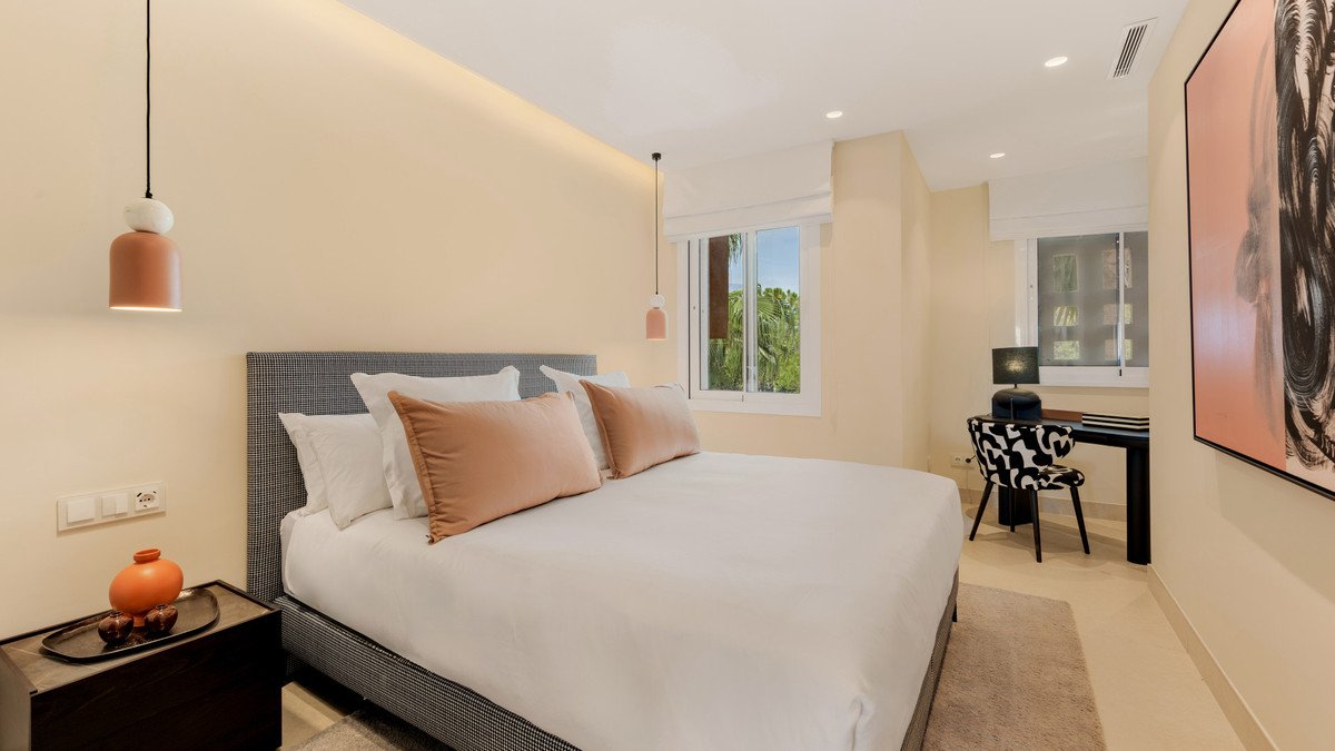 3 Bed Middle Floor Apartment in Estepona