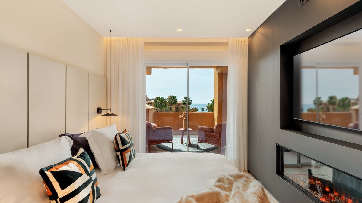 3 Bed Middle Floor Apartment in Estepona