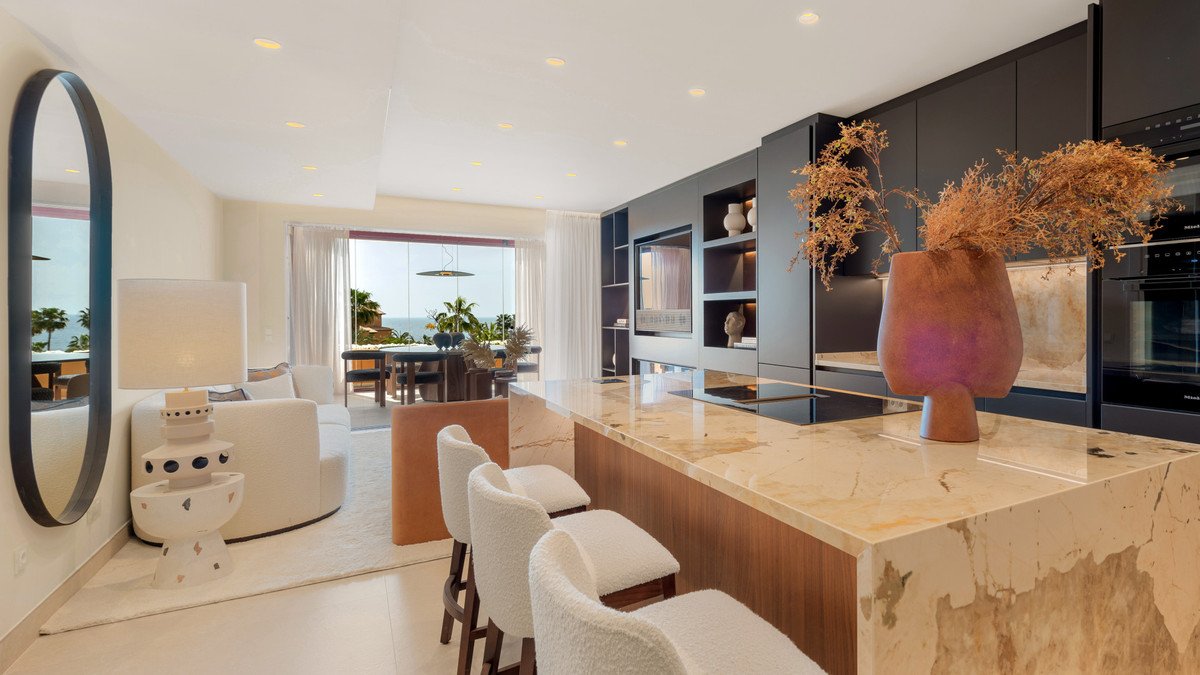 3 Bed Middle Floor Apartment in Estepona
