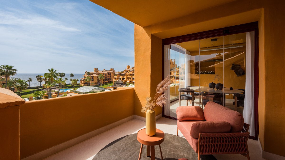 3 Bed Middle Floor Apartment in Estepona