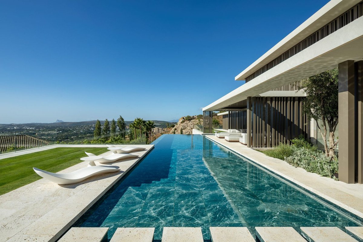 5 Bed Detached Villa in Sotogrande Alto