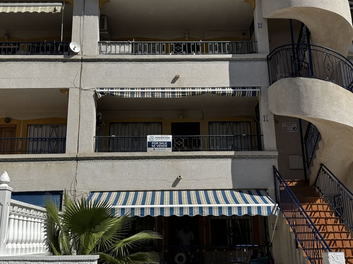 2 Bed Middle Floor Apartment in Villamartin