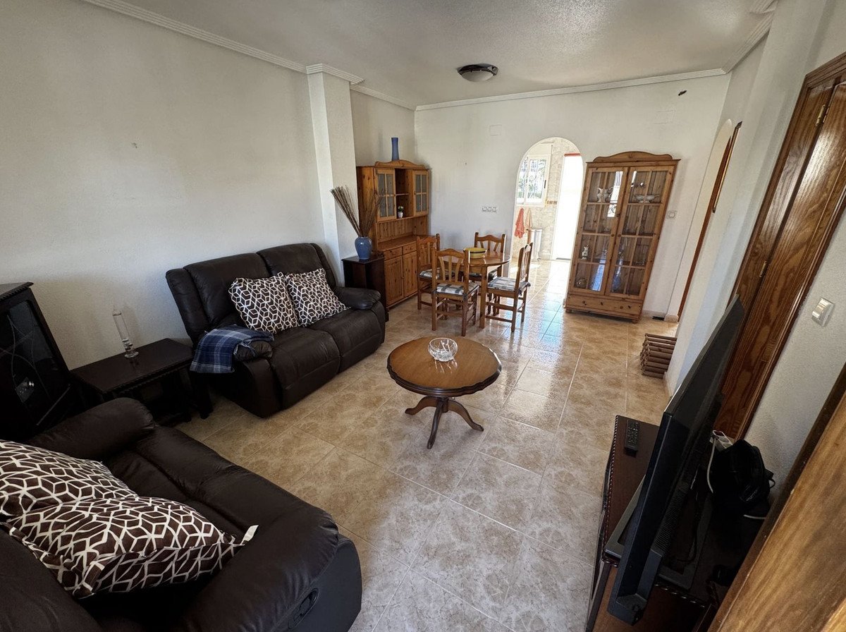 2 Bed Middle Floor Apartment in Villamartin