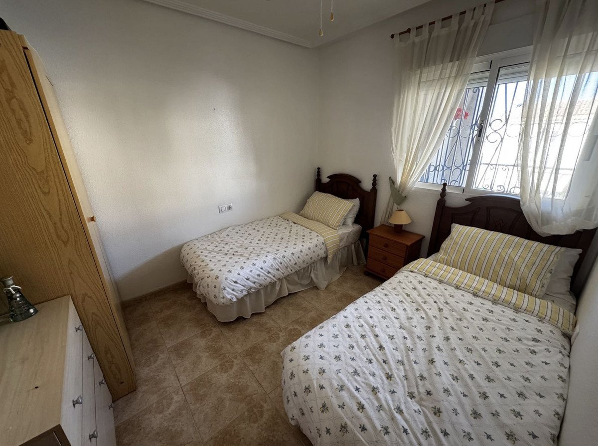 2 Bed Middle Floor Apartment in Villamartin