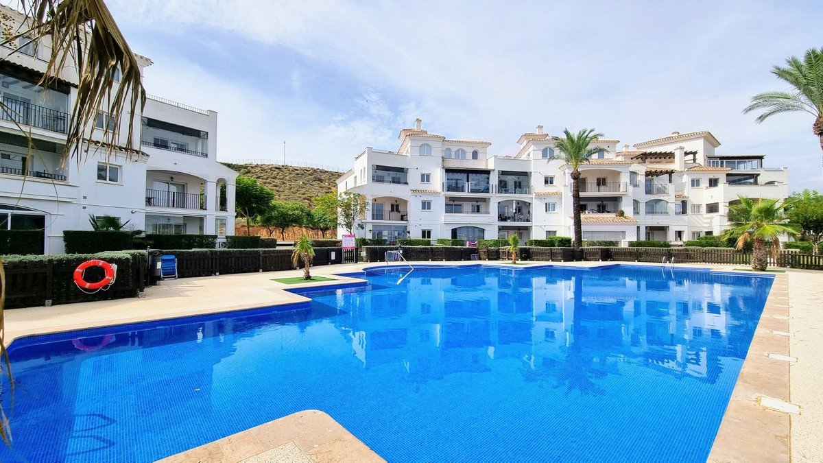 2 Bed Middle Floor Apartment in Hacienda Riquelme