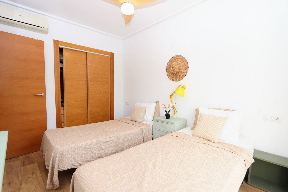 2 Bed Middle Floor Apartment in Hacienda Riquelme