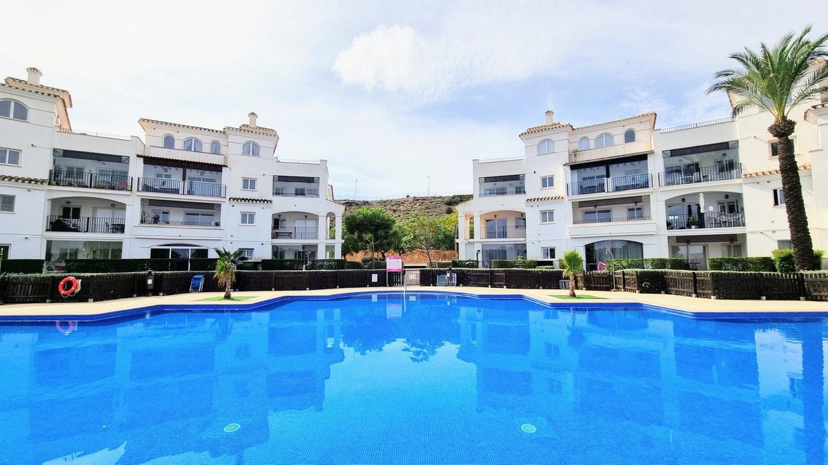 2 Bed Middle Floor Apartment in Hacienda Riquelme