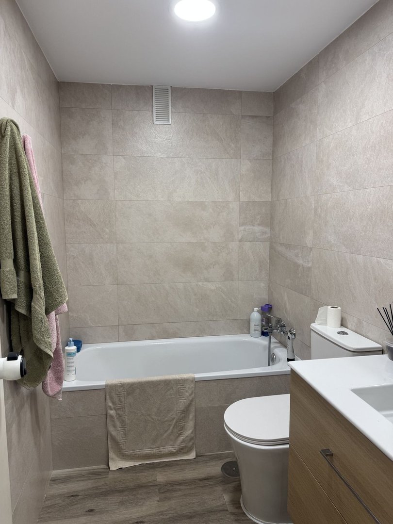 2 Bed Middle Floor Apartment in Benalmadena Costa