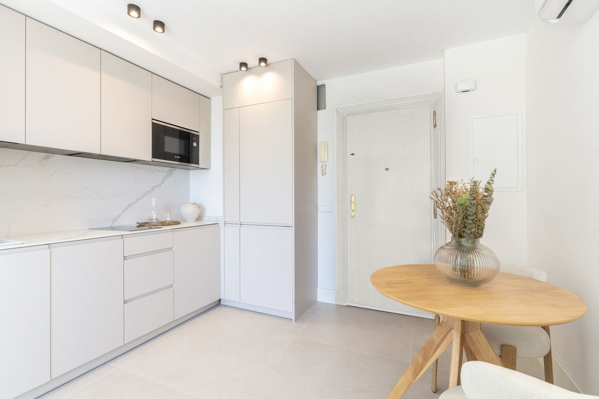 1 Bed Middle Floor Apartment in Marbella