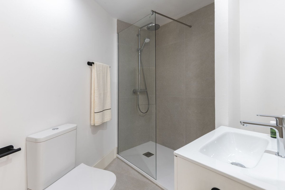 1 Bed Middle Floor Apartment in Marbella
