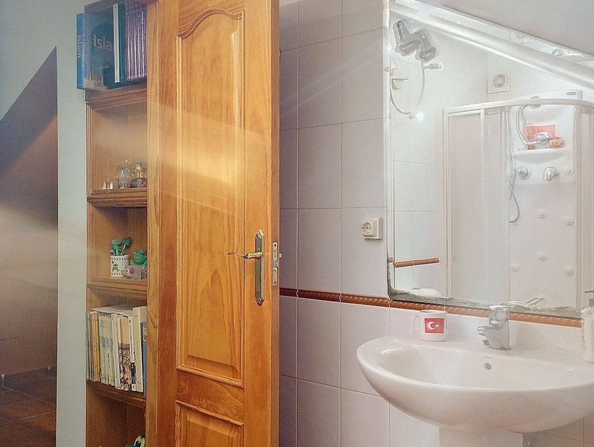 5 Bed Semi-Detached House in Sierrezuela